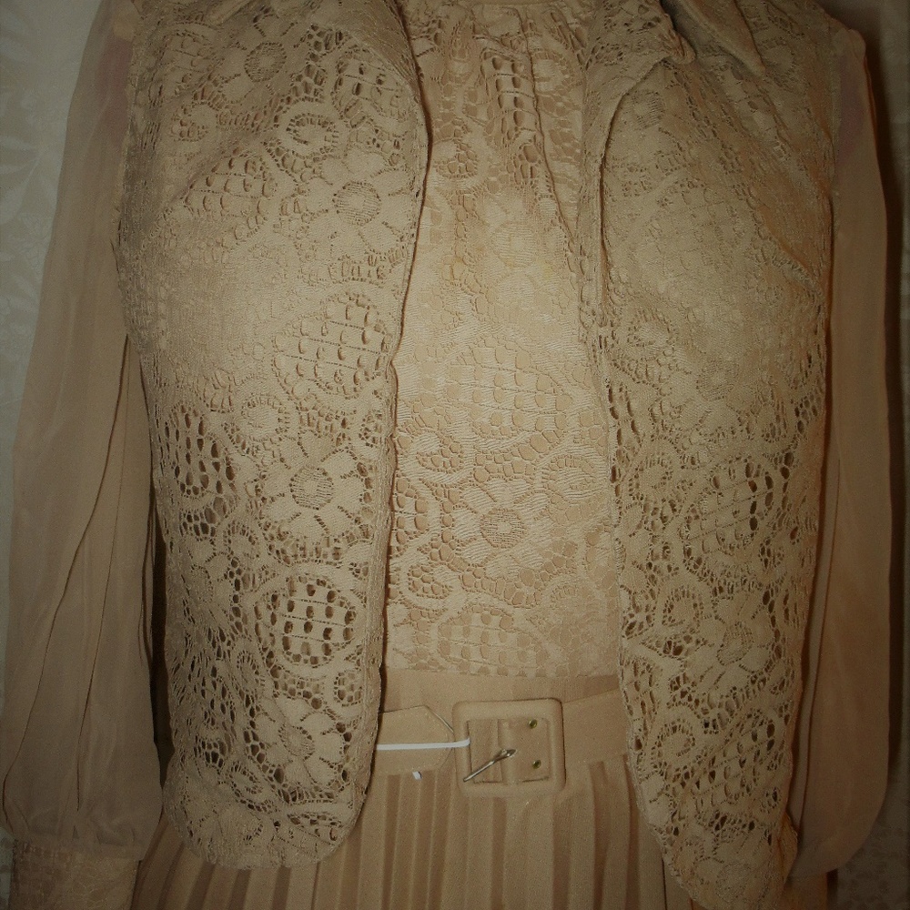 Vintage pleated lace dress tan polyester size 14